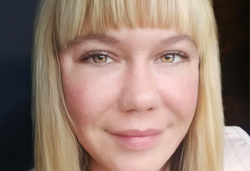 Bio headshot for Dr. Stacie Freudenberg | TTE 119: Playing to Your Strengths as a Business Owner | The Therapist Experience Podcast | Brighter Vision Web Solutions | Websites & Marketing for Therapists