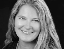 Bio headshot for Therapist, Jana Lomax | Leveraging Your Current Career to Start a Successful Private Practice | The Therapist Experience Podcast