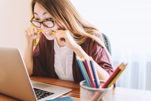 Frustrated woman at computer | Post it brainstorming | You Can’t Do ALL The Things: How To Make Decisions Like A BOSS | Brighter Vision | Marketing Blog for Therapists